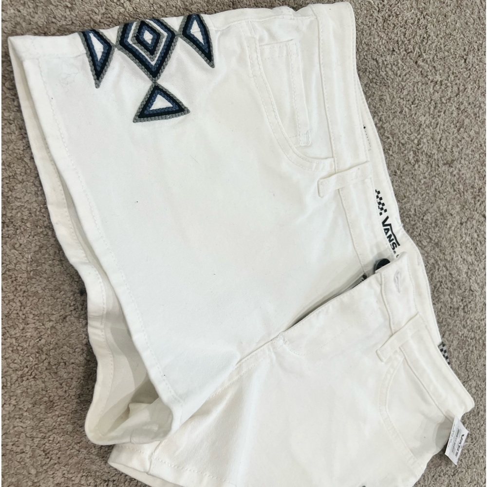 NWT Vans Tribal shorts size 9